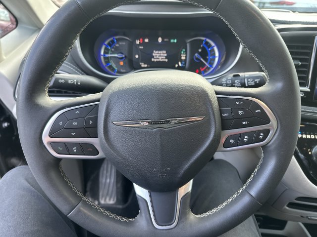 Used 2024 Chrysler Pacifica Limited FWD image 13