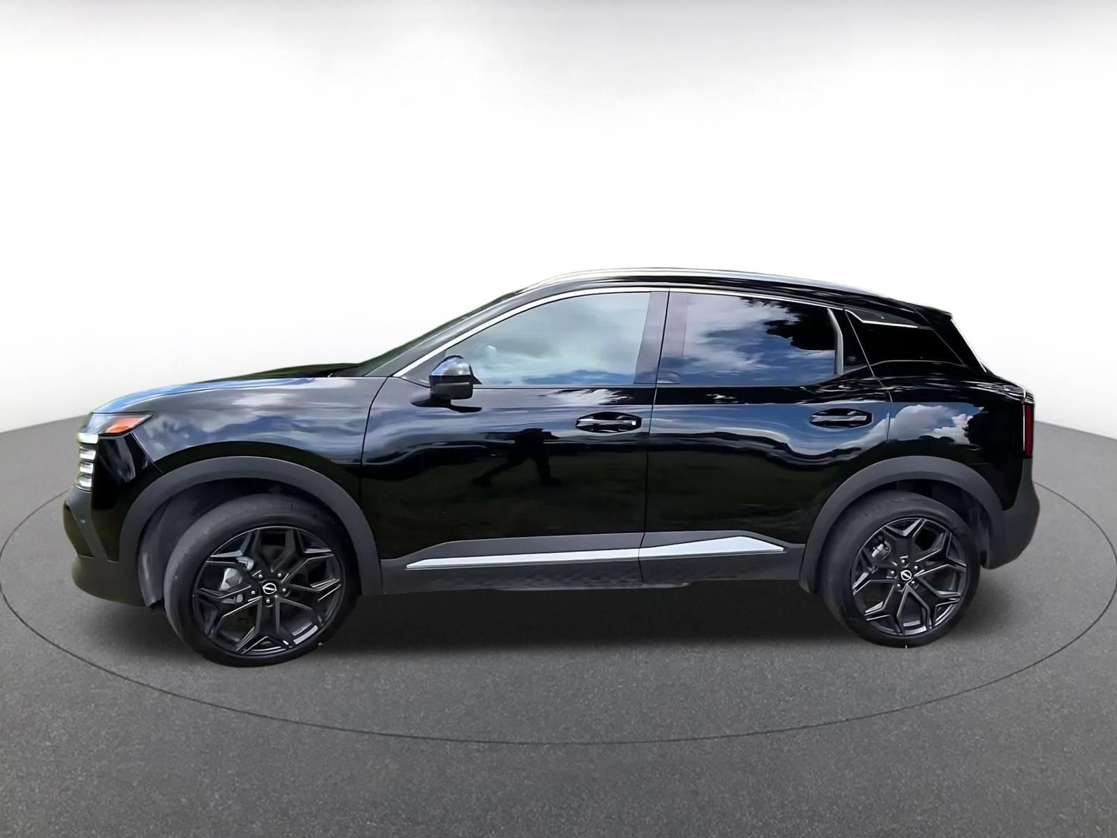 Used 2026 Nissan Kicks SR AWD/4WD image 8