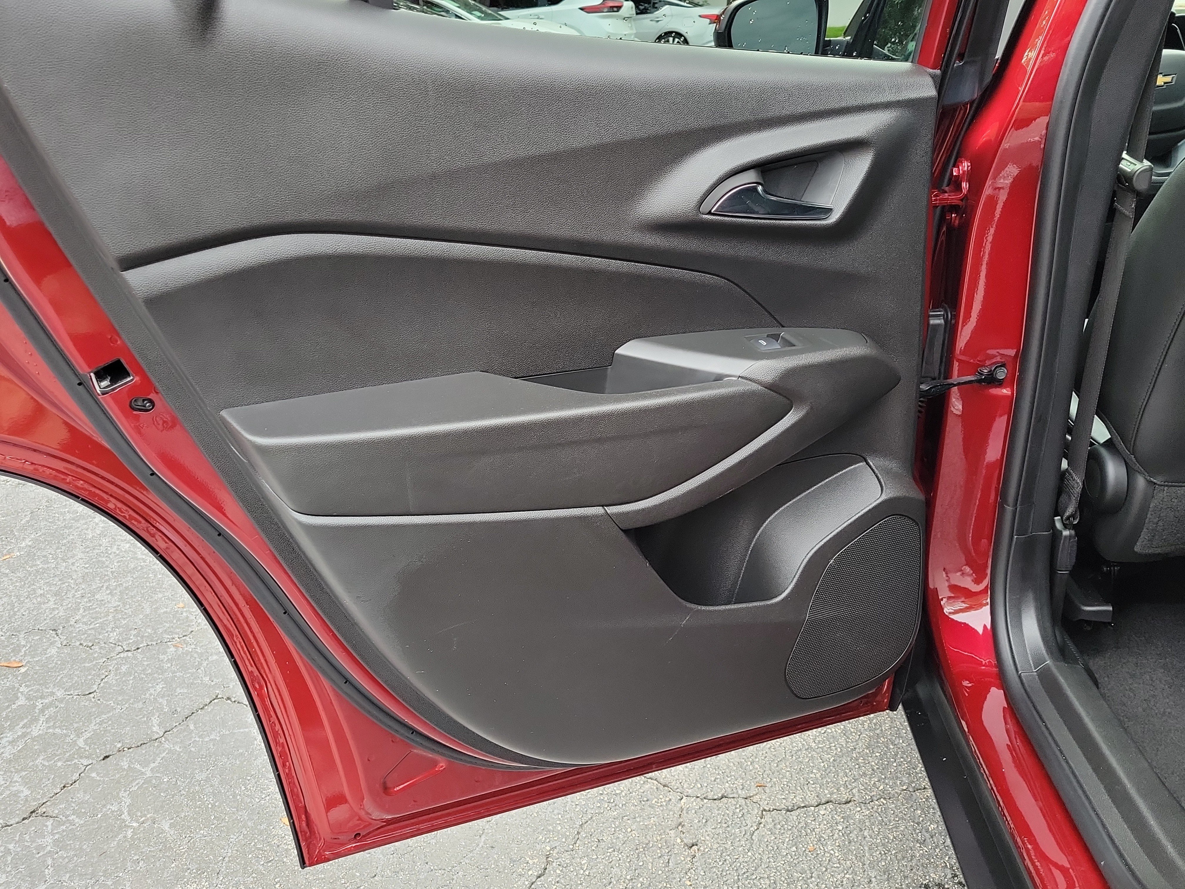 Used 2025 Chevrolet Trax LT FWD image 10