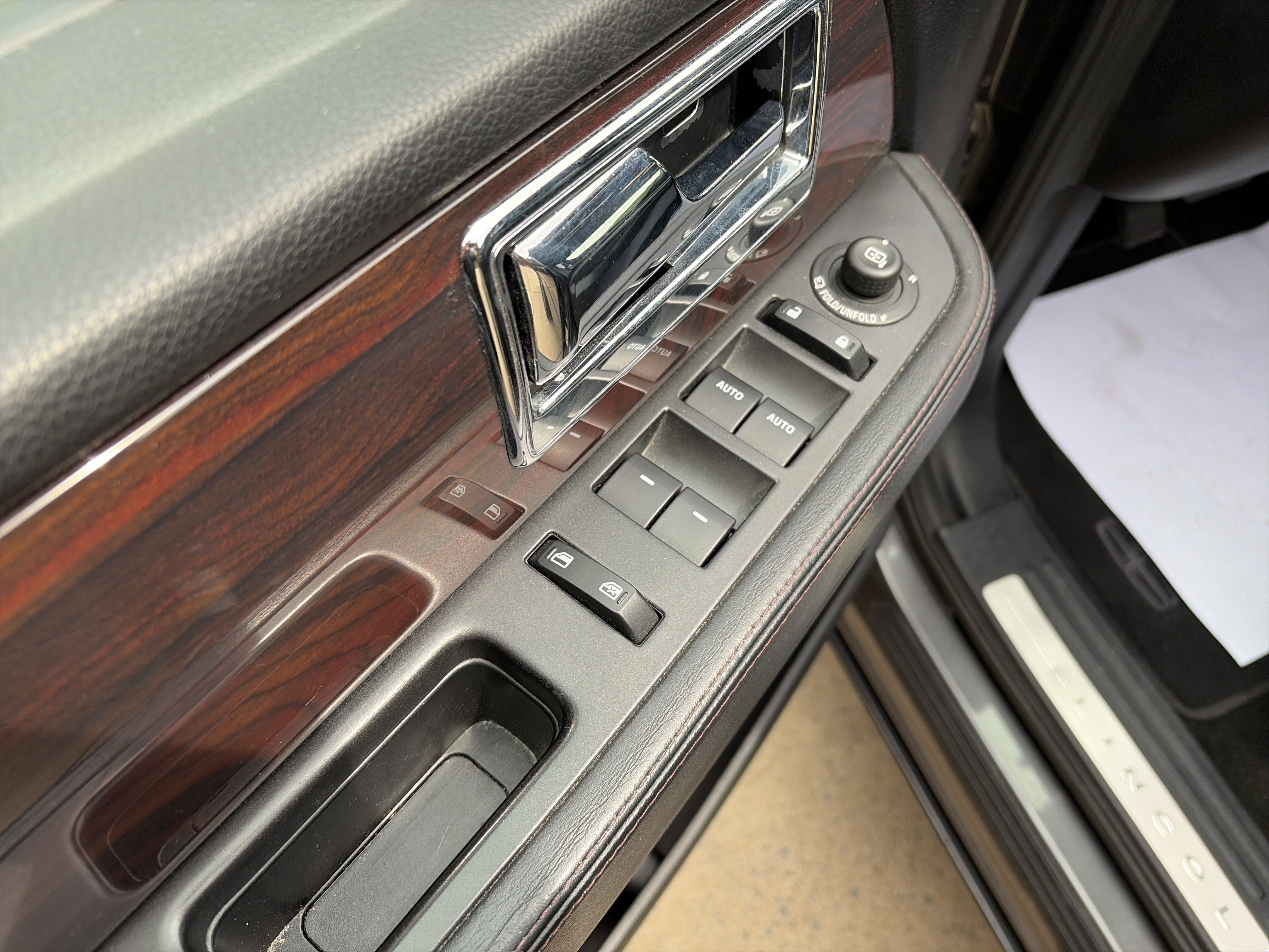 Used 2017 Lincoln Navigator L Reserve AWD/4WD image 8