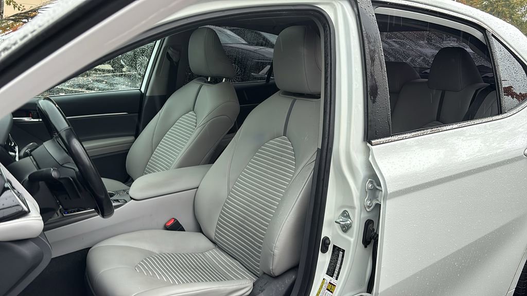 Used 2022 Toyota Camry SE image 10