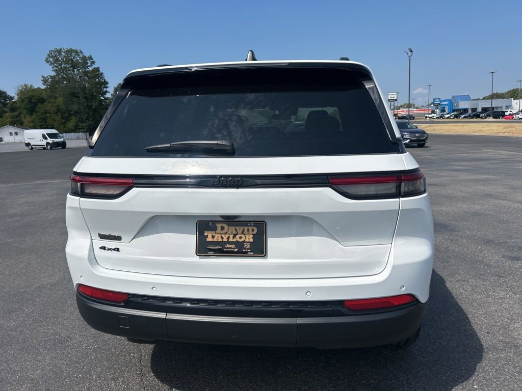 New 2025 Jeep Grand Cherokee Laredo image 4