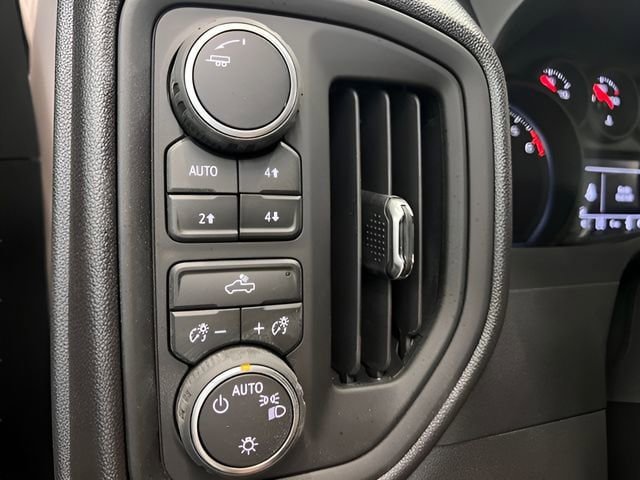 Used 2026 Chevrolet Silverado 1500 Custom Trail Boss w/ Dark Appearance Package AWD/4WD image 20