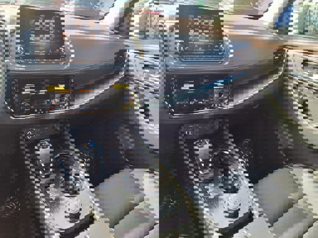 Used 2022 Nissan Rogue SV w/ SV Premium Package image 15