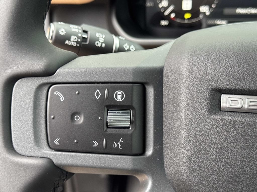 New 2026 Land Rover Defender 110 X-Dynamic SE AWD/4WD image 30