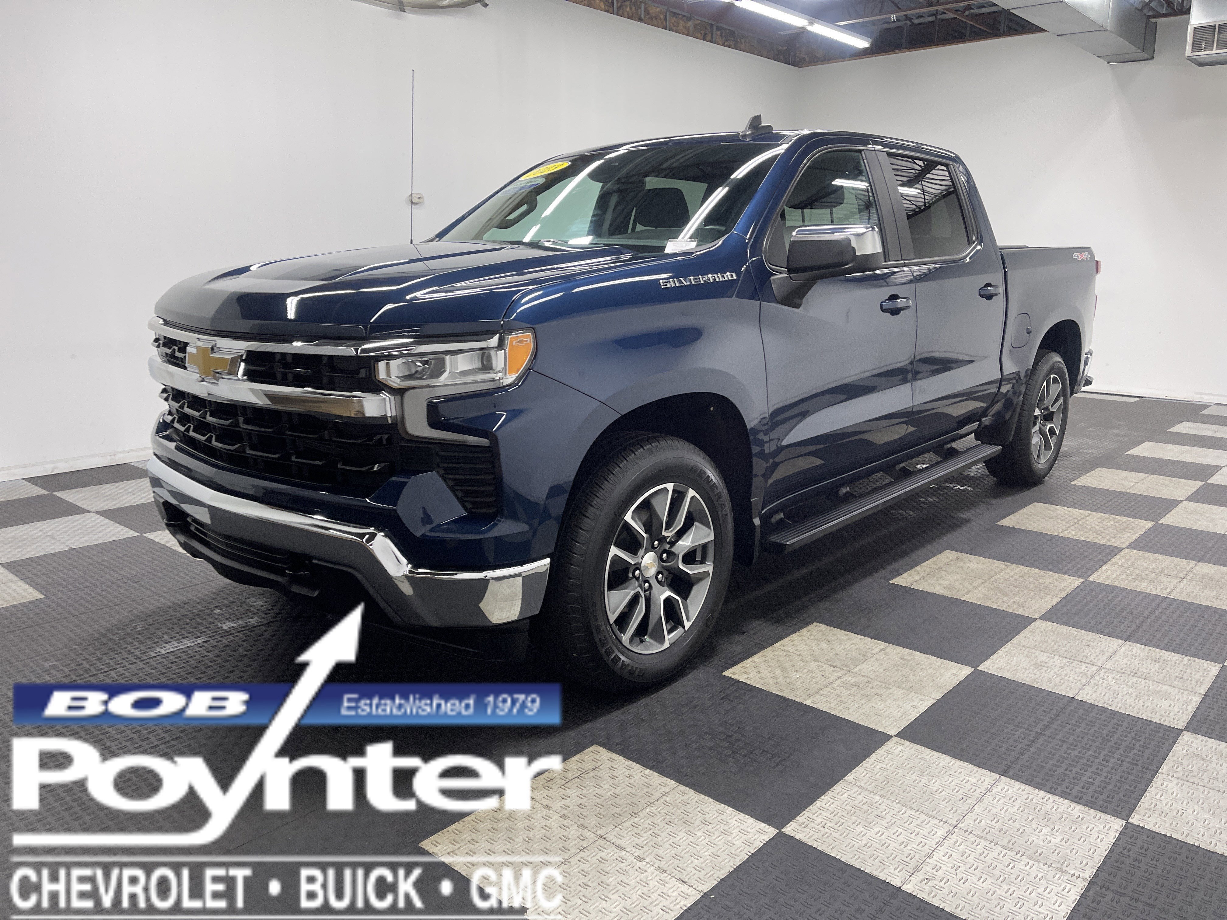 Used 2023 Chevrolet Silverado 1500 LT image 1