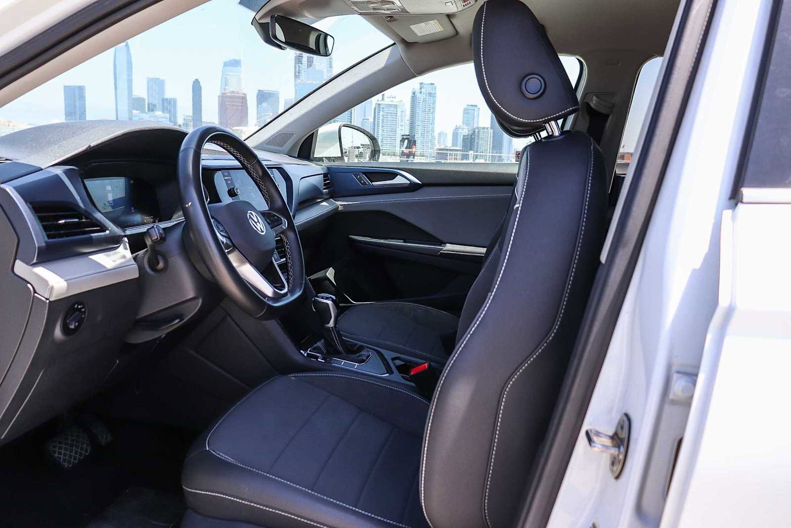 Certified 2024 Volkswagen Taos SE FWD image 16