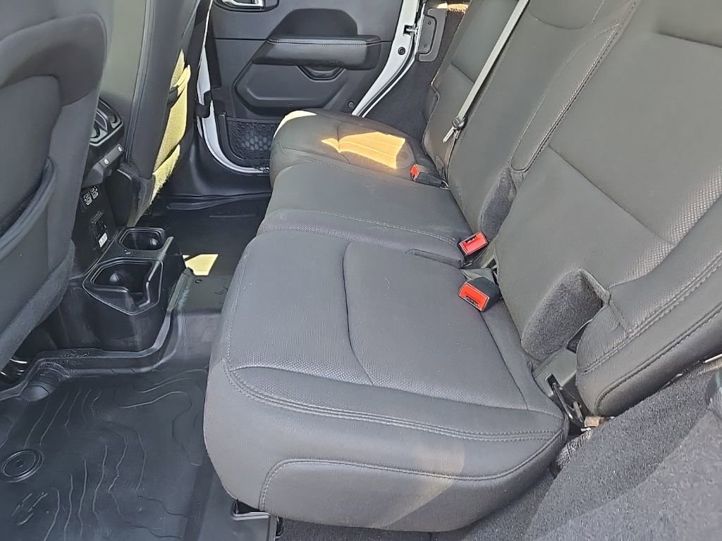 Used 2020 Jeep Wrangler Unlimited Sahara w/ Safety Group AWD/4WD image 14