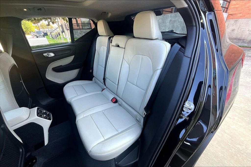 New 2026 Volvo XC40 B5 Ultra w/ Protection Package Premier AWD/4WD image 22