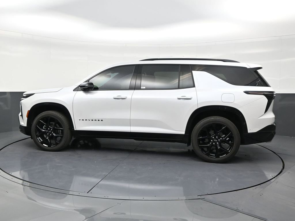 Used 2025 Chevrolet Traverse RS FWD image 2