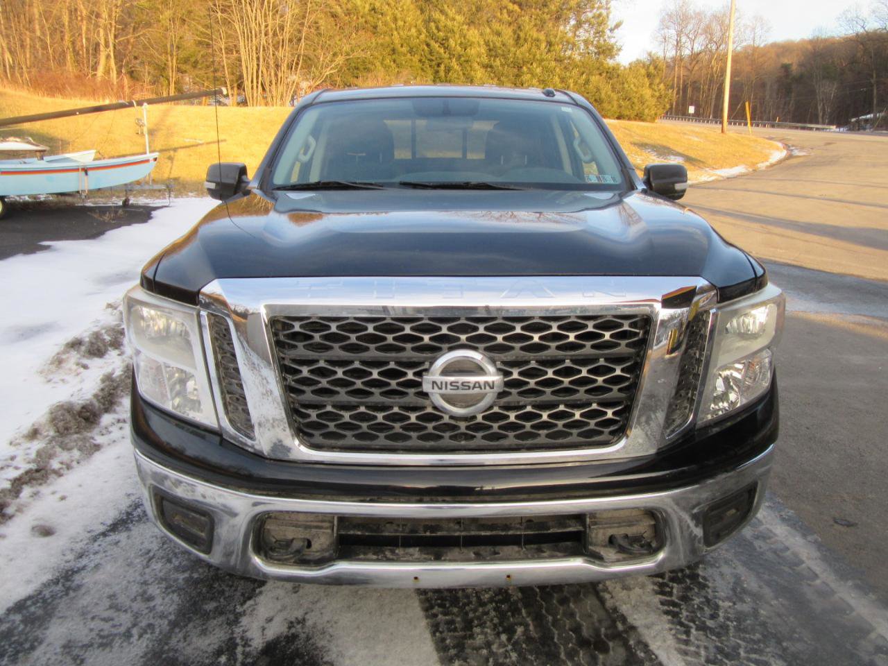 Used 2017 Nissan Titan SV image 8