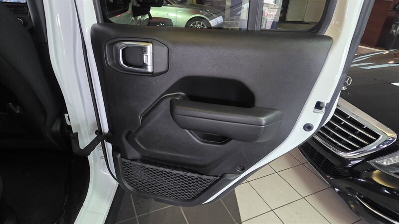Used 2024 Jeep Wrangler Unlimited Rubicon 4xe AWD/4WD image 26