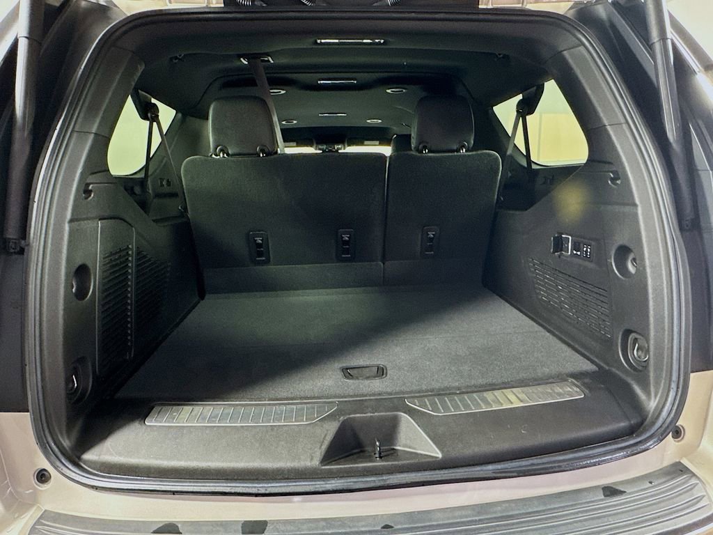 Used 2023 Chevrolet Suburban RST w/ Luxury Package image 30