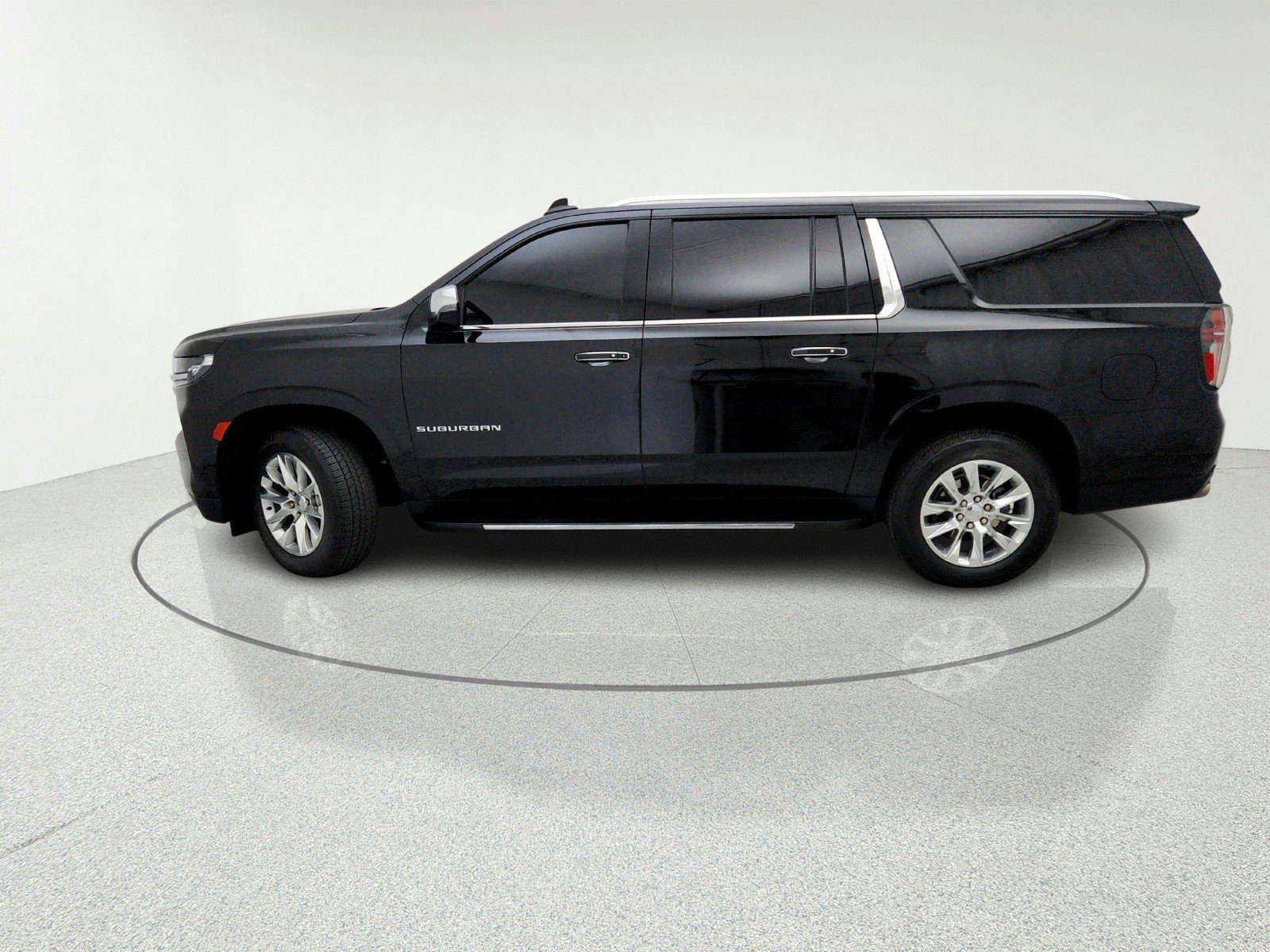 Used 2023 Chevrolet Suburban Premier RWD image 14
