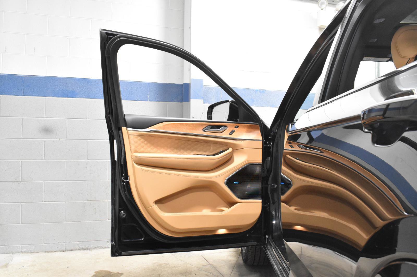 Used 2021 Jeep Grand Cherokee L Summit AWD/4WD image 13