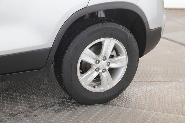 Used 2022 Chevrolet Trax LS w/ Tint and Cruise Package image 14