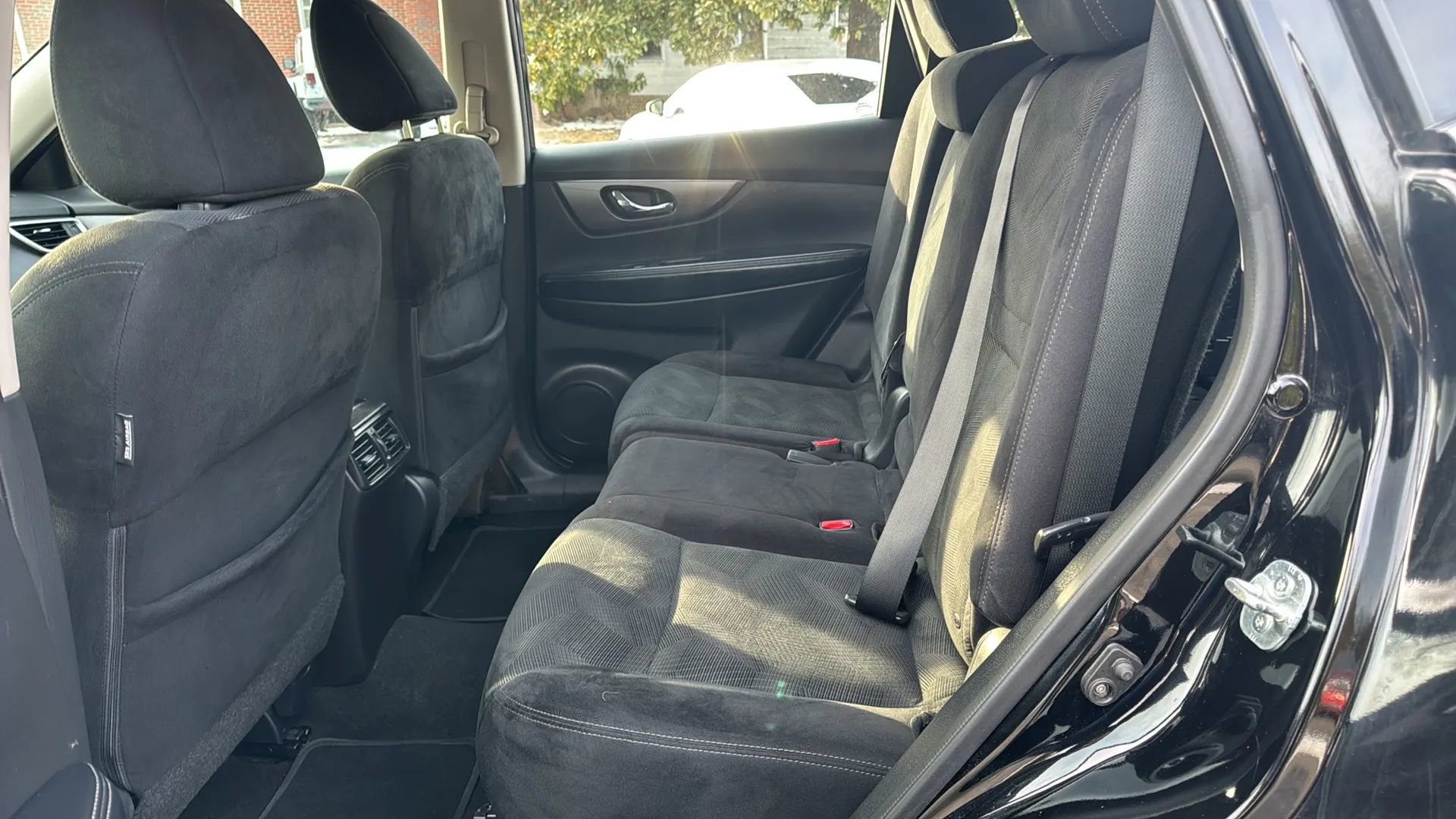 Used 2015 Nissan Rogue S image 11