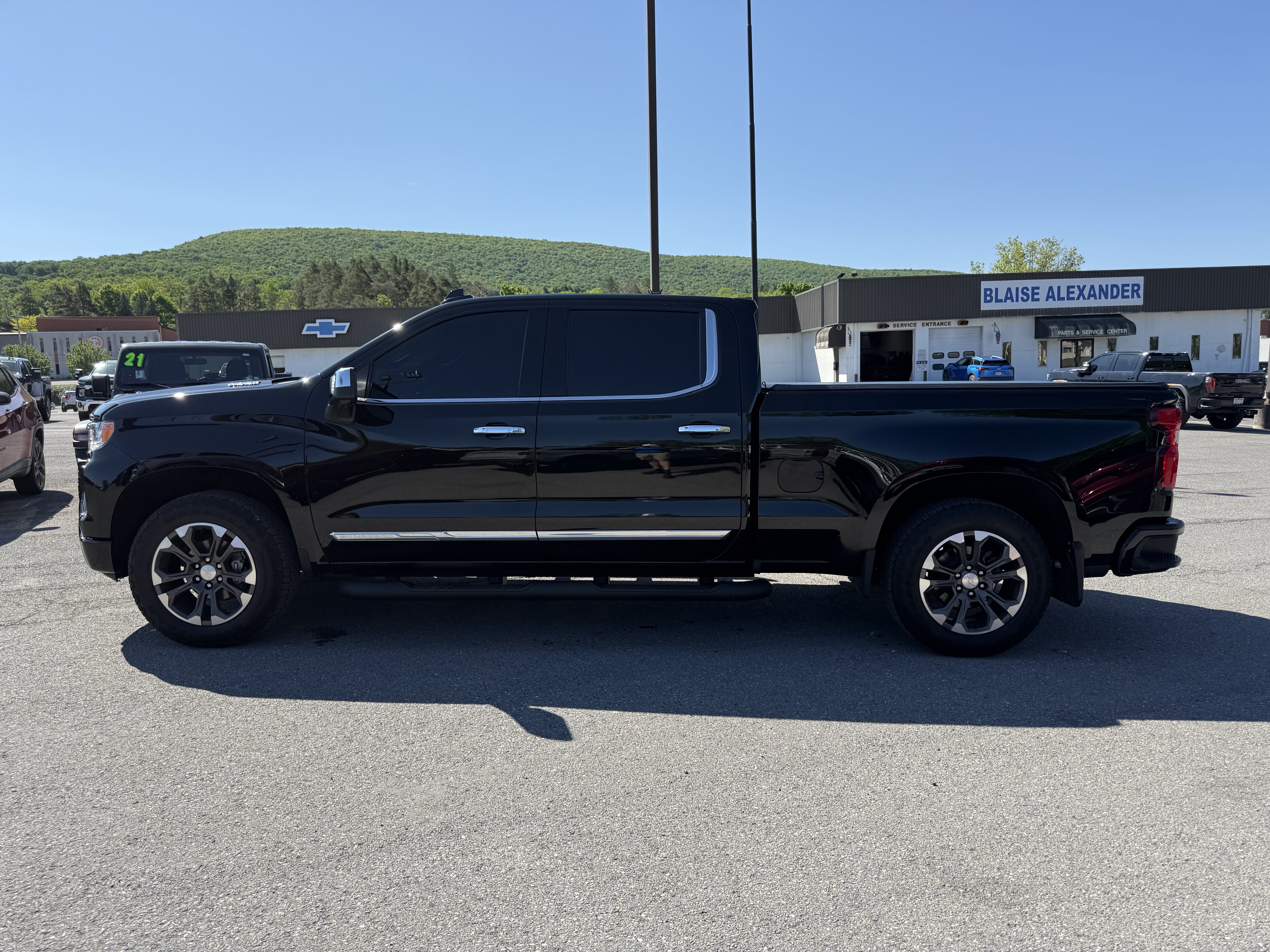 Used 2023 Chevrolet Silverado 1500 High Country AWD/4WD image 7