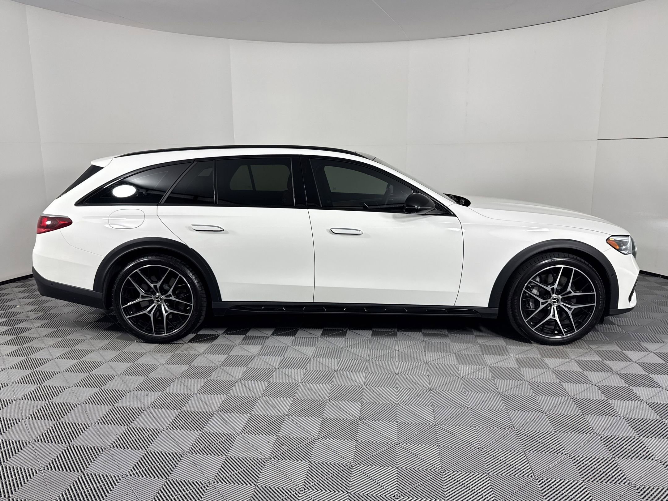 Used 2025 Mercedes-Benz E 450 4MATIC All-Terrain Wagon image 8