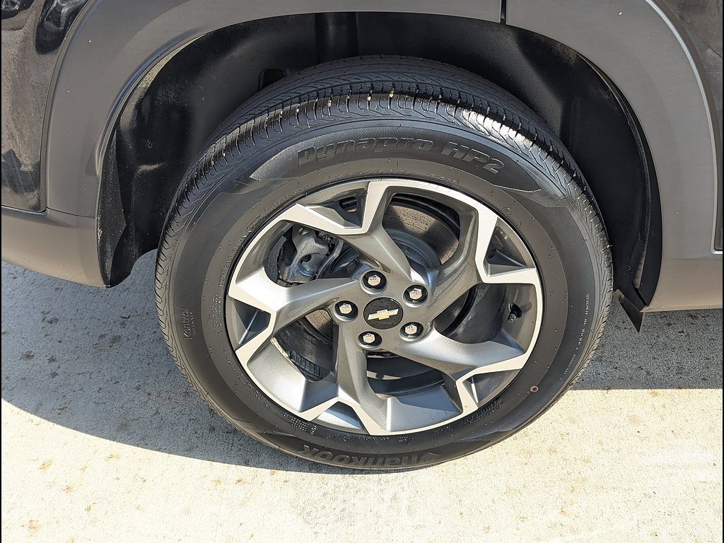 Used 2025 Chevrolet Trax LT FWD image 16