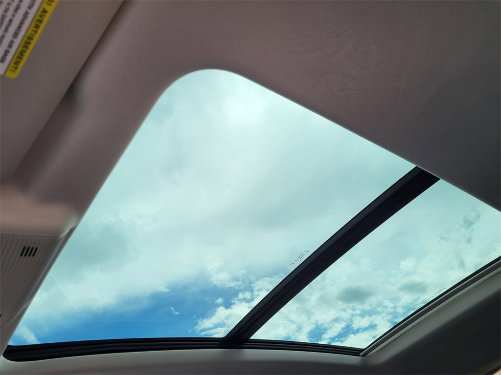 New 2025 Volkswagen Tiguan SE image 18