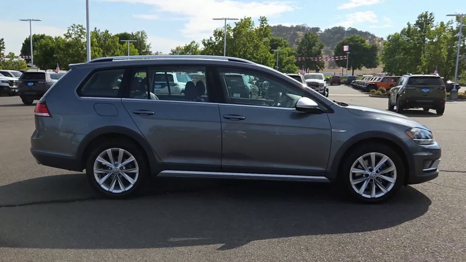 Used 2019 Volkswagen Golf Alltrack SE AWD/4WD image 9