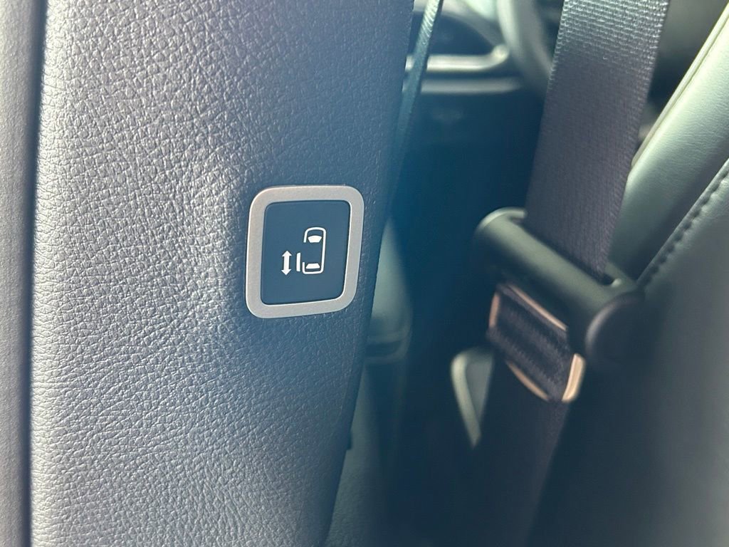 New 2026 Chrysler Pacifica Limited w/ S Appearance Package image 37