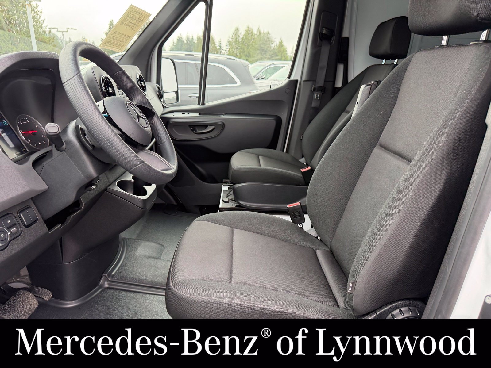 Used 2025 Mercedes-Benz Sprinter 2500 image 13