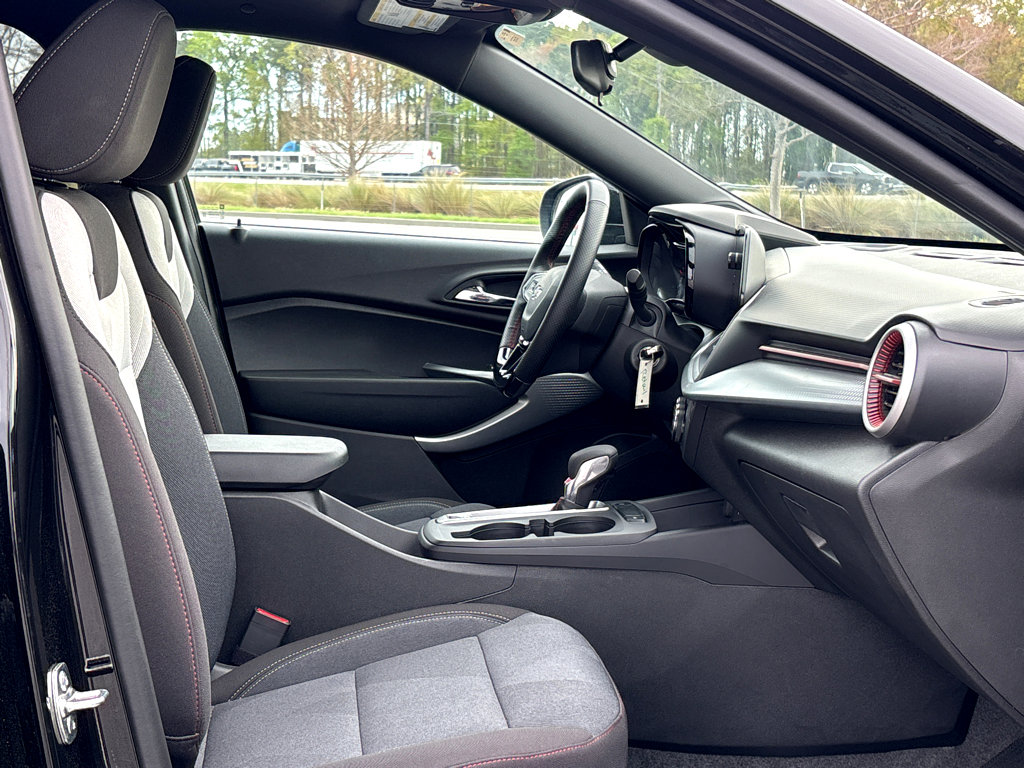 Used 2026 Chevrolet Trax RS w/ Sunroof Package image 8