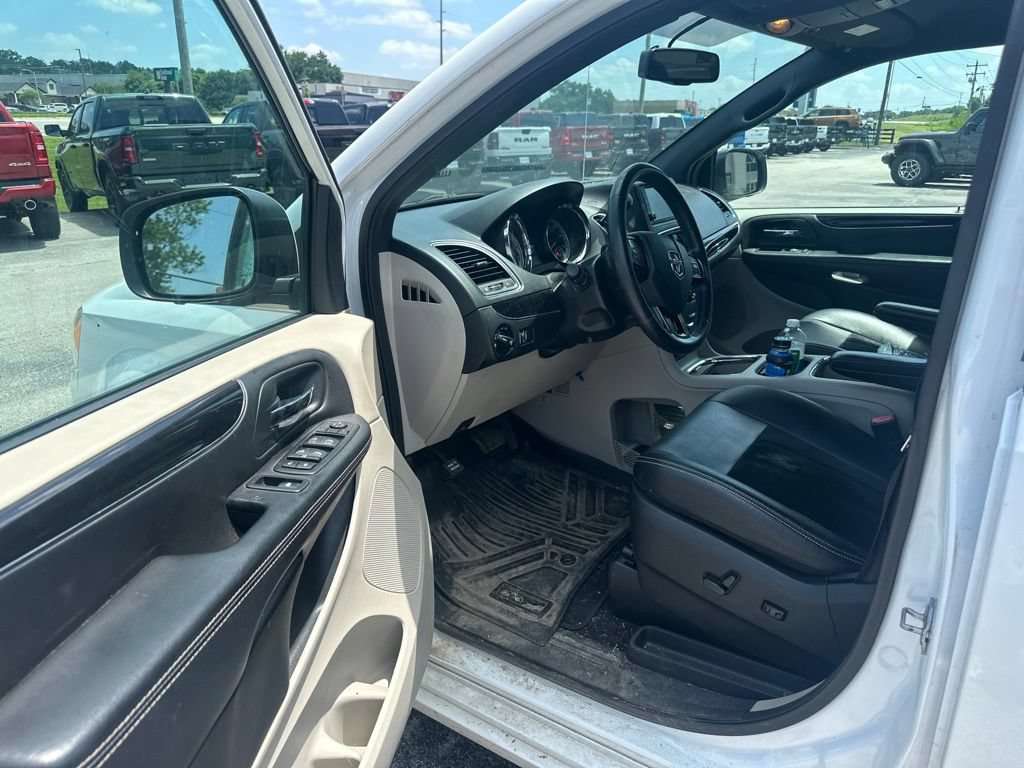 Used 2017 Dodge Grand Caravan SXT FWD image 5