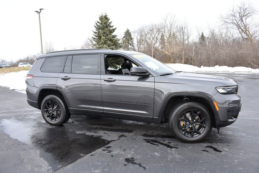 Used 2024 Jeep Grand Cherokee L Altitude image 4