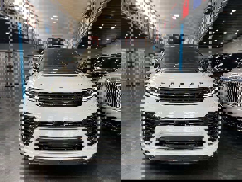 Used 2025 Land Rover Range Rover Sport SE image 3
