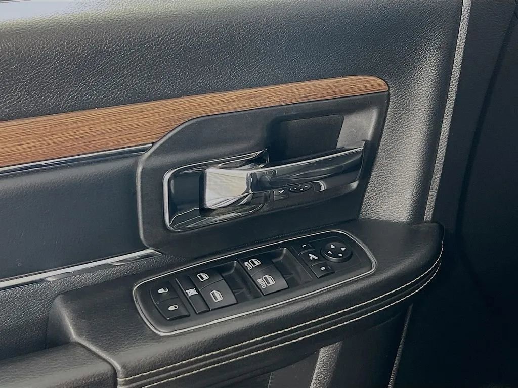 Used 2013 RAM 1500 Laramie w/ Convenience Group image 18