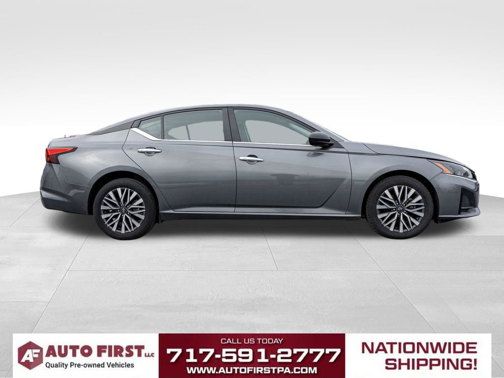Used 2024 Nissan Altima 2.5 SV image 2