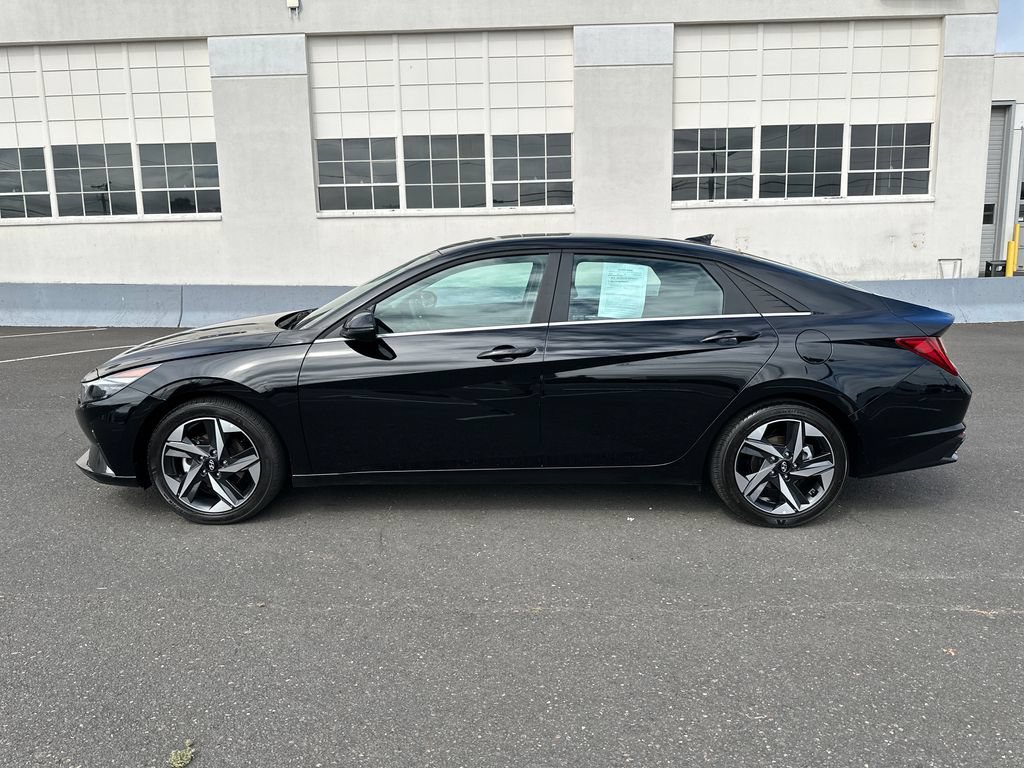 Certified 2023 Hyundai Elantra Limited FWD image 3