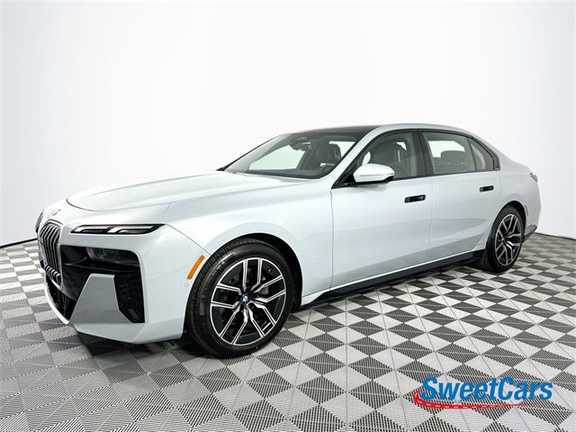 Used 2025 BMW 740i xDrive image 3