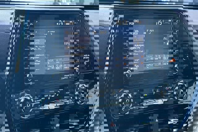 Used 2022 Toyota Highlander XLE AWD/4WD image 22