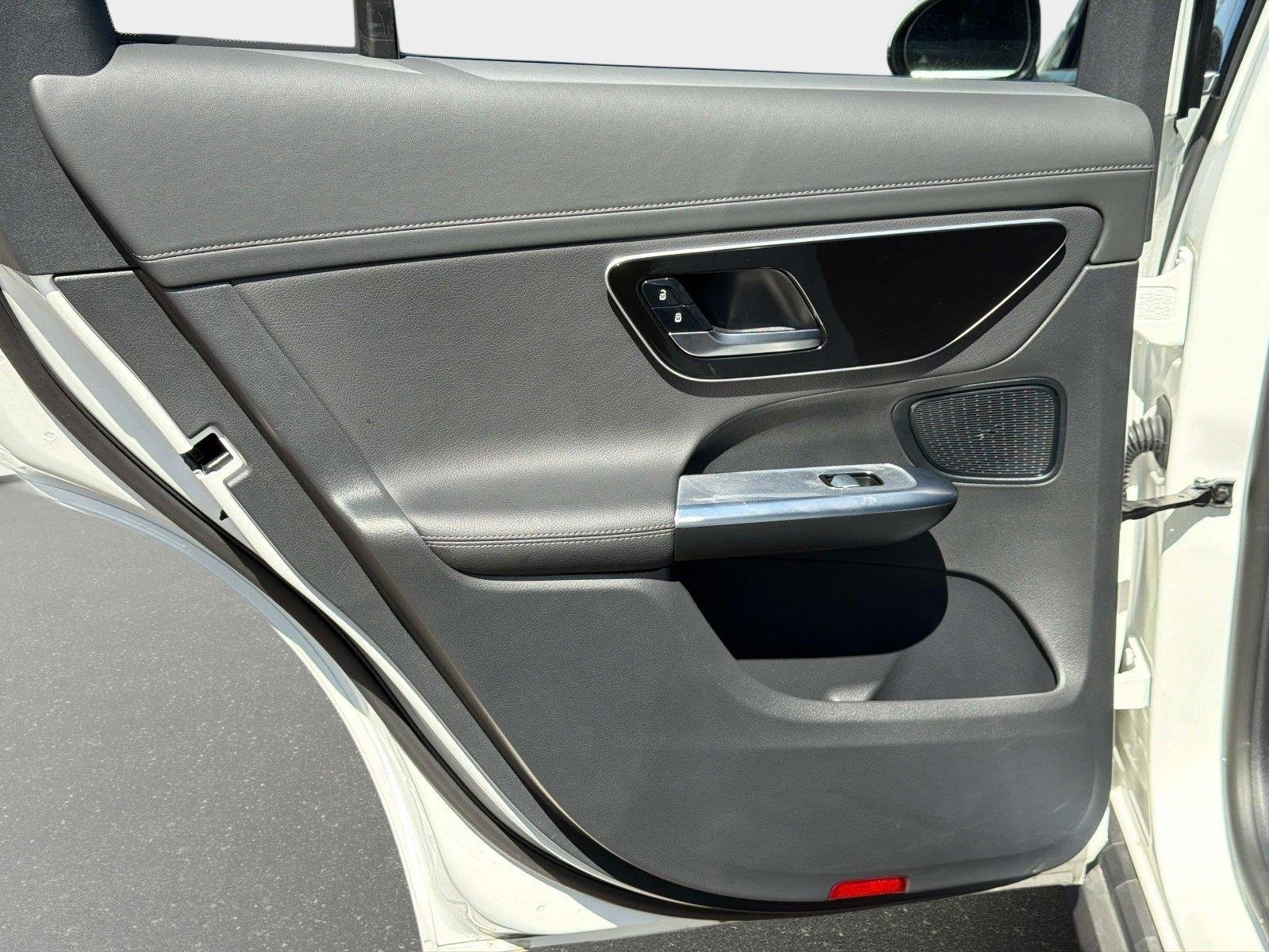Used 2025 Mercedes-Benz GLC 300 image 29