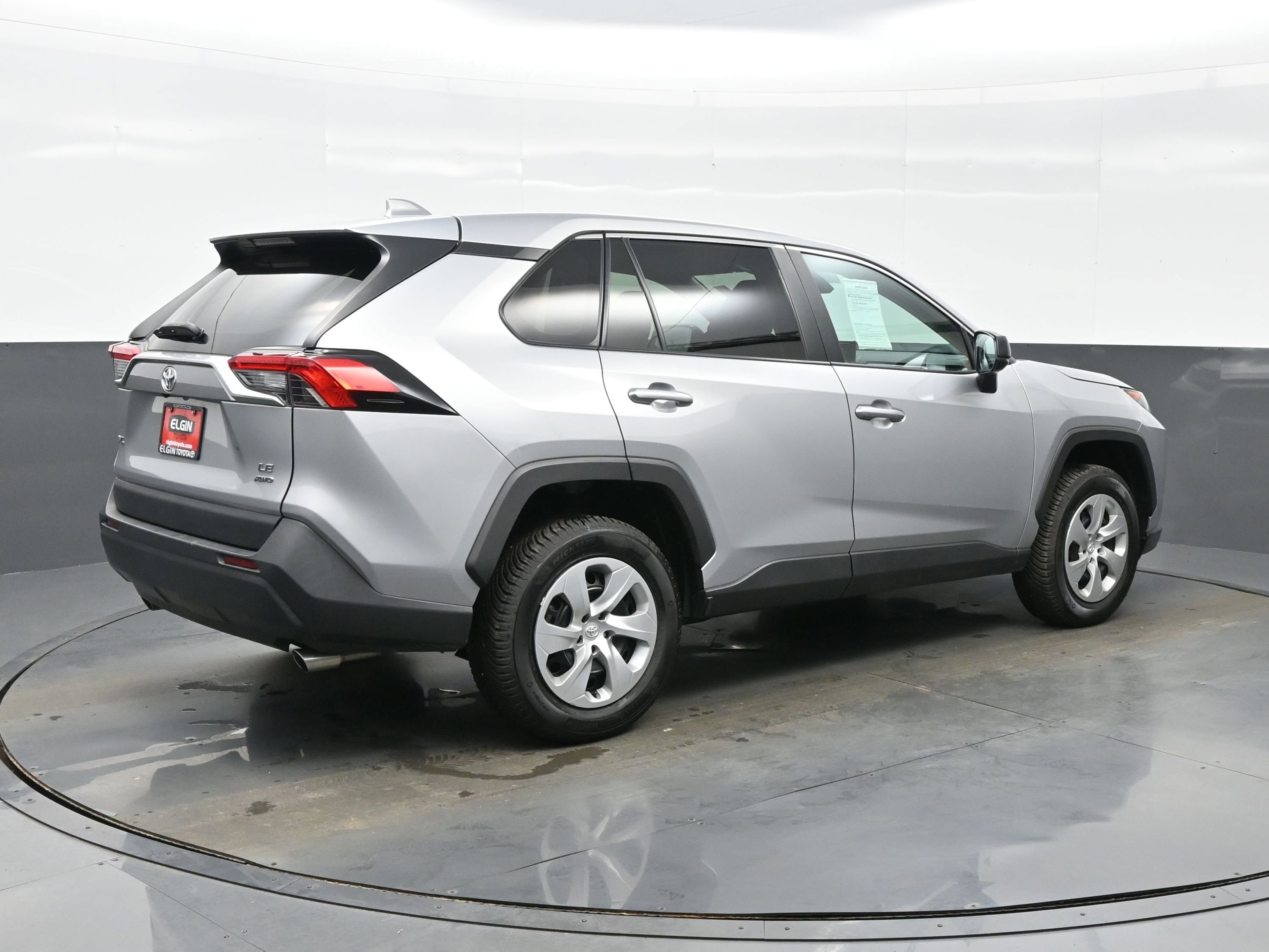 Used 2022 Toyota RAV4 LE AWD/4WD image 6