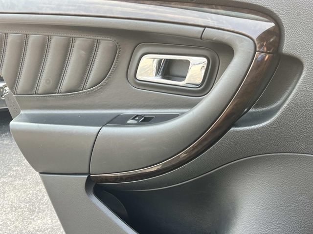 Used 2019 Ford Taurus Limited FWD image 17