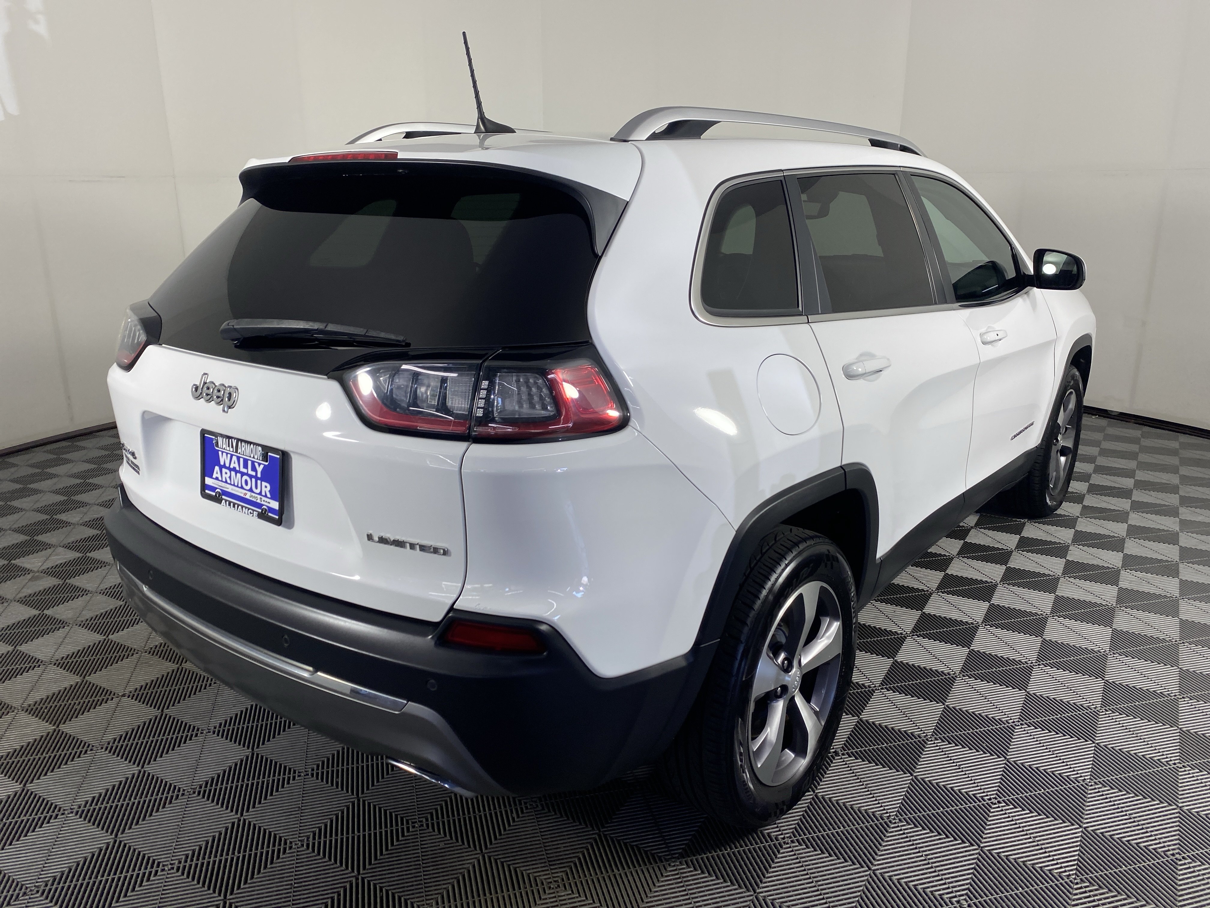 Used 2020 Jeep Cherokee Limited AWD/4WD image 6