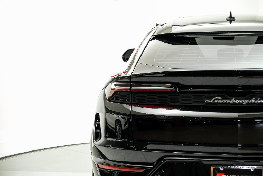 Used 2025 Lamborghini Urus SE AWD/4WD image 52