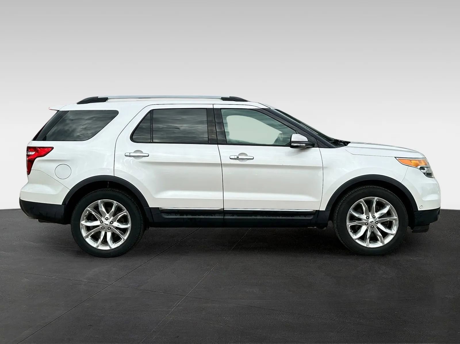 Used 2015 Ford Explorer Limited w/ Equipment Group 302A AWD/4WD image 8