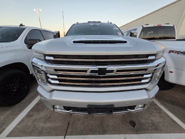 Used 2023 Chevrolet Silverado 2500 High Country w/ Technology Package AWD/4WD image 2