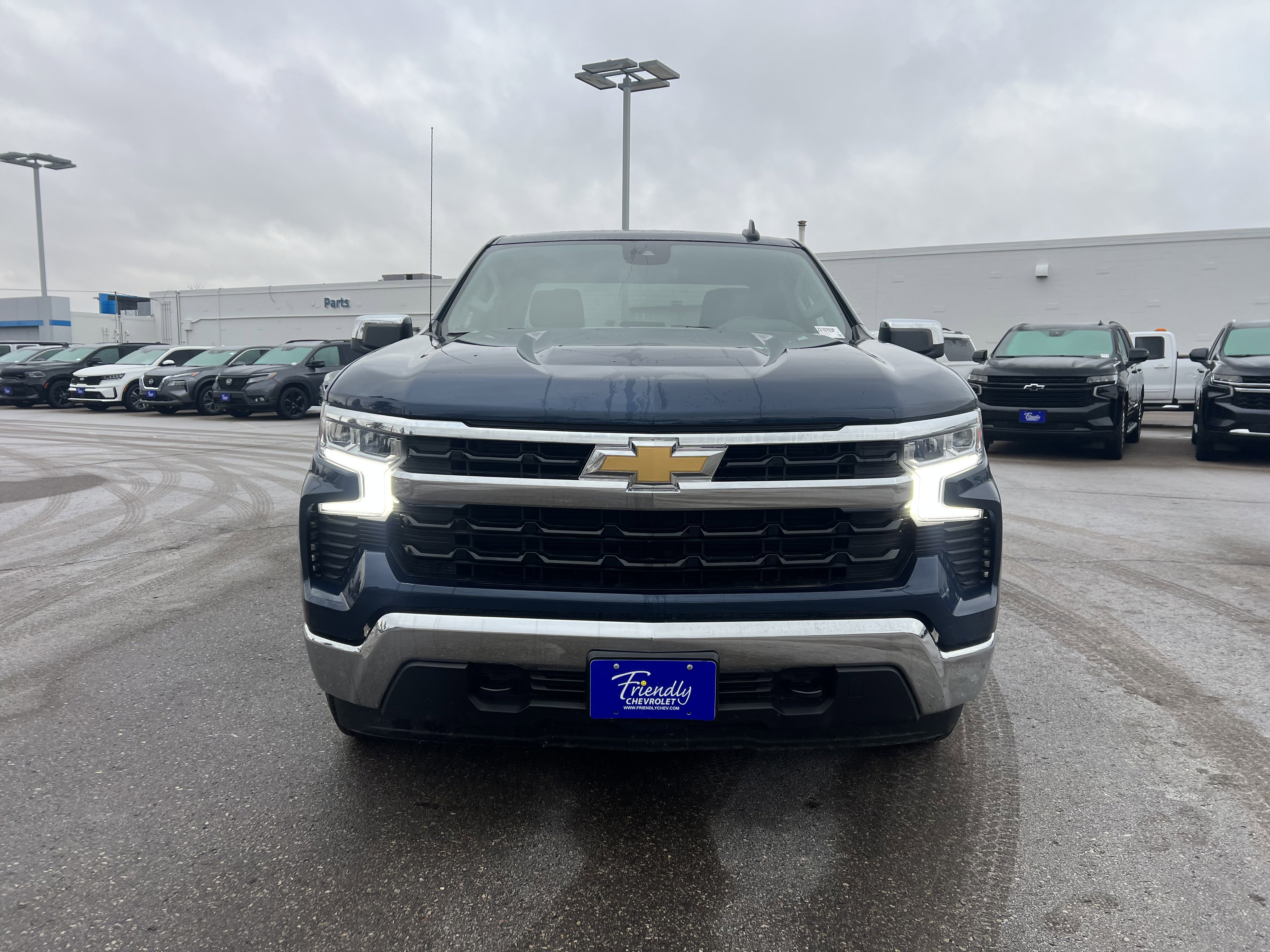 Used 2023 Chevrolet Silverado 1500 LT image 3