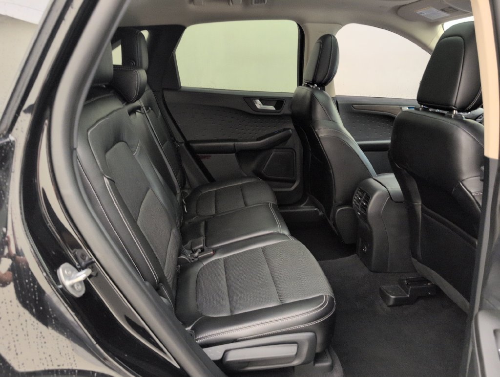 Certified 2020 Ford Escape Titanium AWD/4WD image 17
