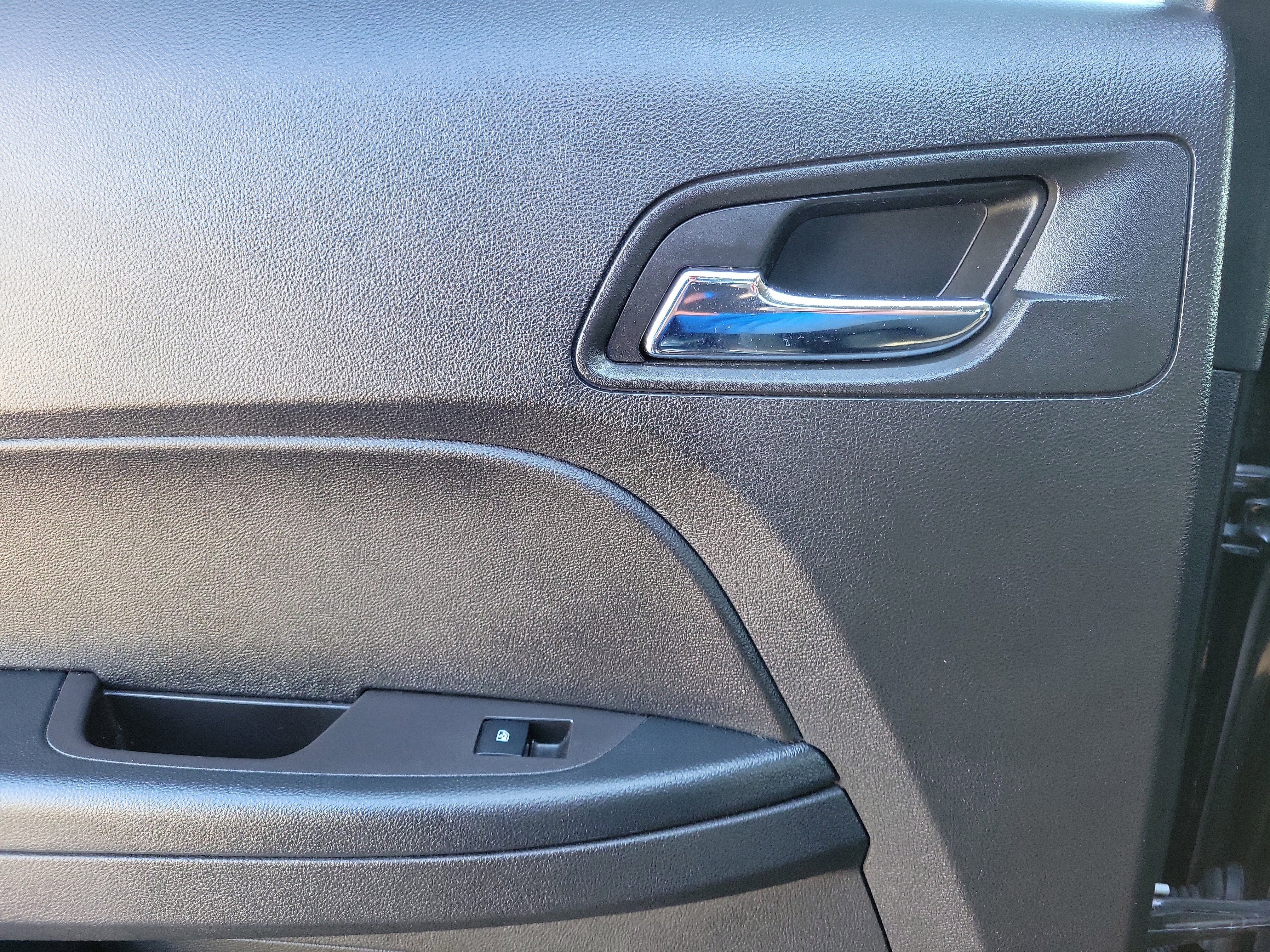 Used 2015 Chevrolet Equinox LT w/ Power Convenience Package image 12