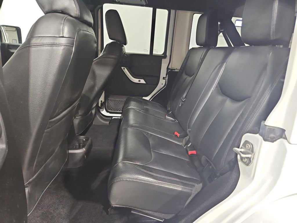 Used 2015 Jeep Wrangler Unlimited Sahara image 23