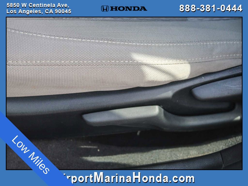 Used 2015 Toyota Corolla LE FWD image 25