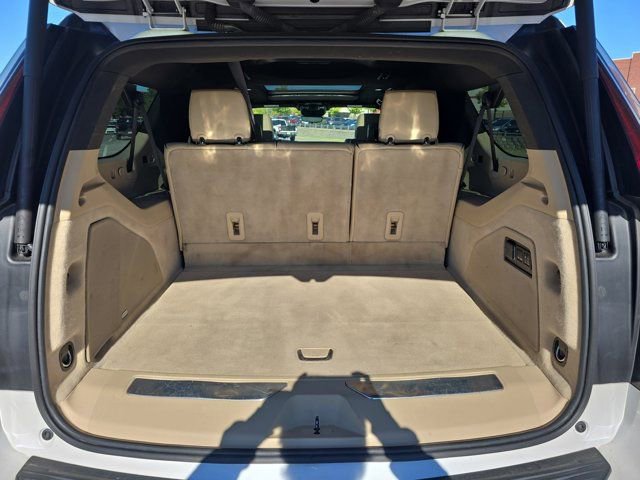 Used 2022 Cadillac Escalade ESV Premium Luxury image 13